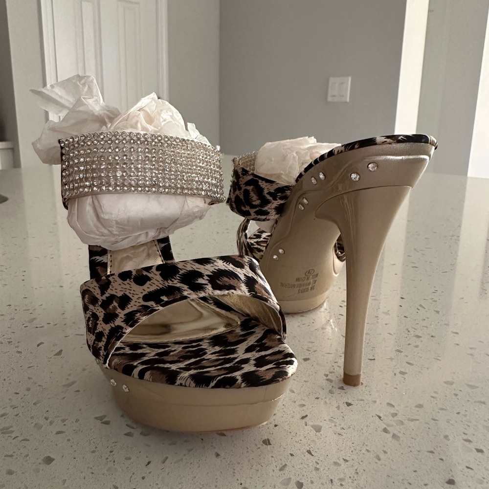 Selina Leopard Print Heels Size 7.5